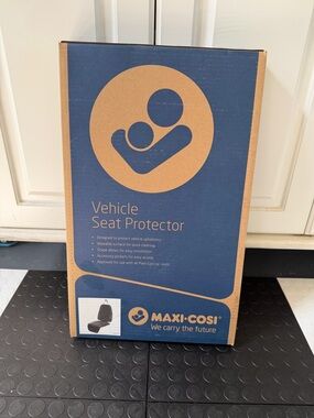 Maxi-Cosi Vehicle Seat Protector in Night Black
